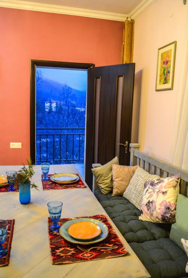 Paxlava Guesthouse & Restaurant Dilidzjan Buitenkant foto