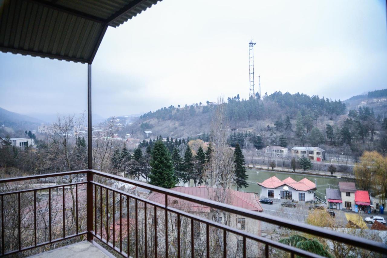 Paxlava Guesthouse & Restaurant Dilidzjan Buitenkant foto
