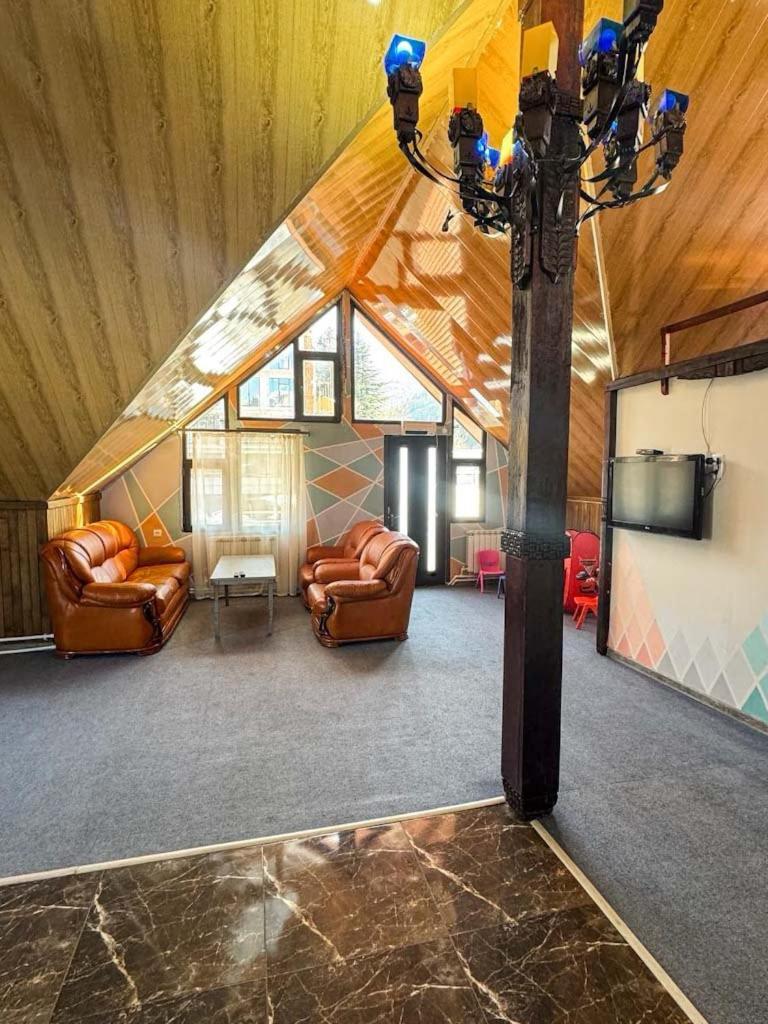Paxlava Guesthouse & Restaurant Dilidzjan Buitenkant foto