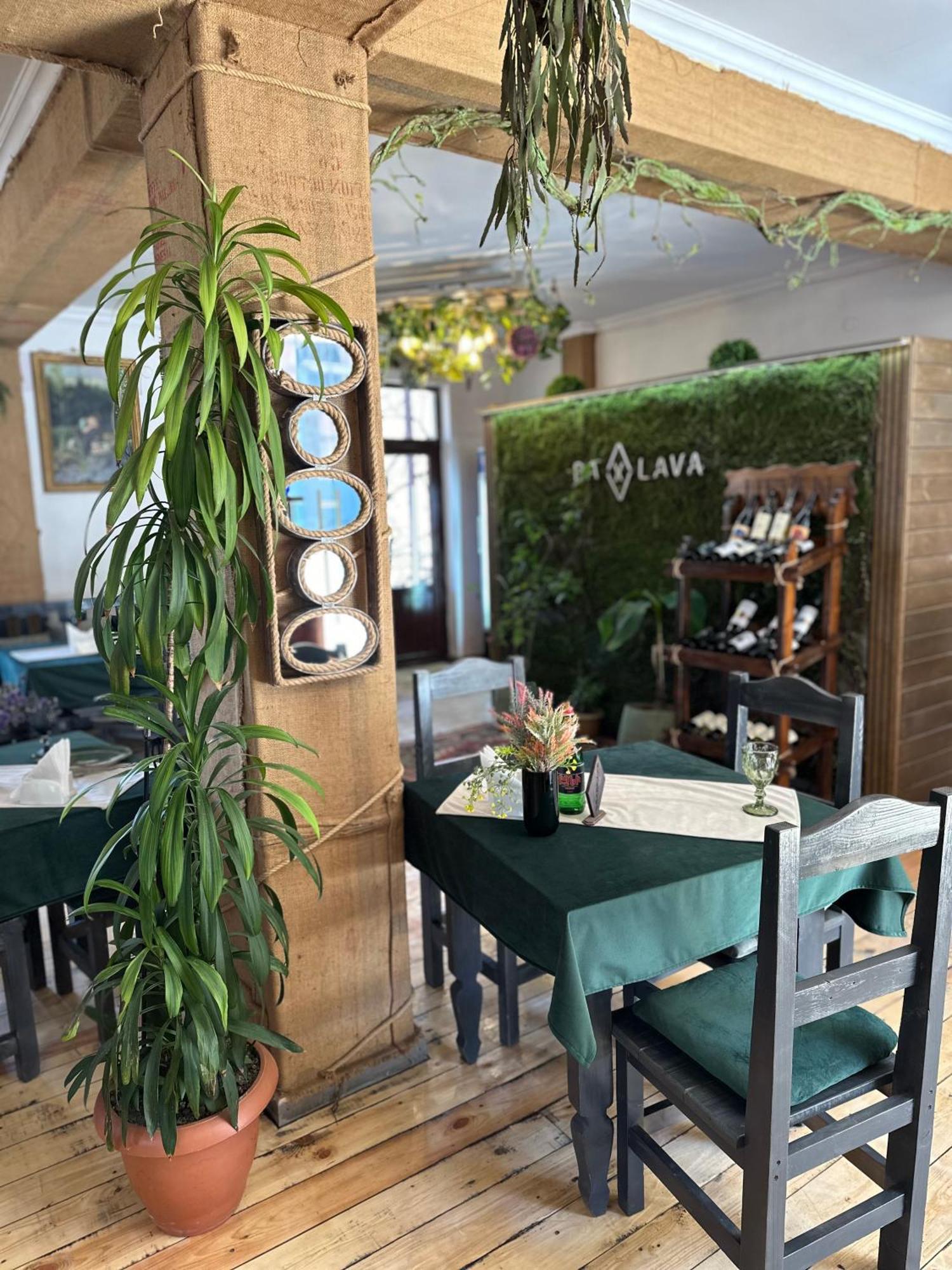 Paxlava Guesthouse & Restaurant Dilidzjan Buitenkant foto