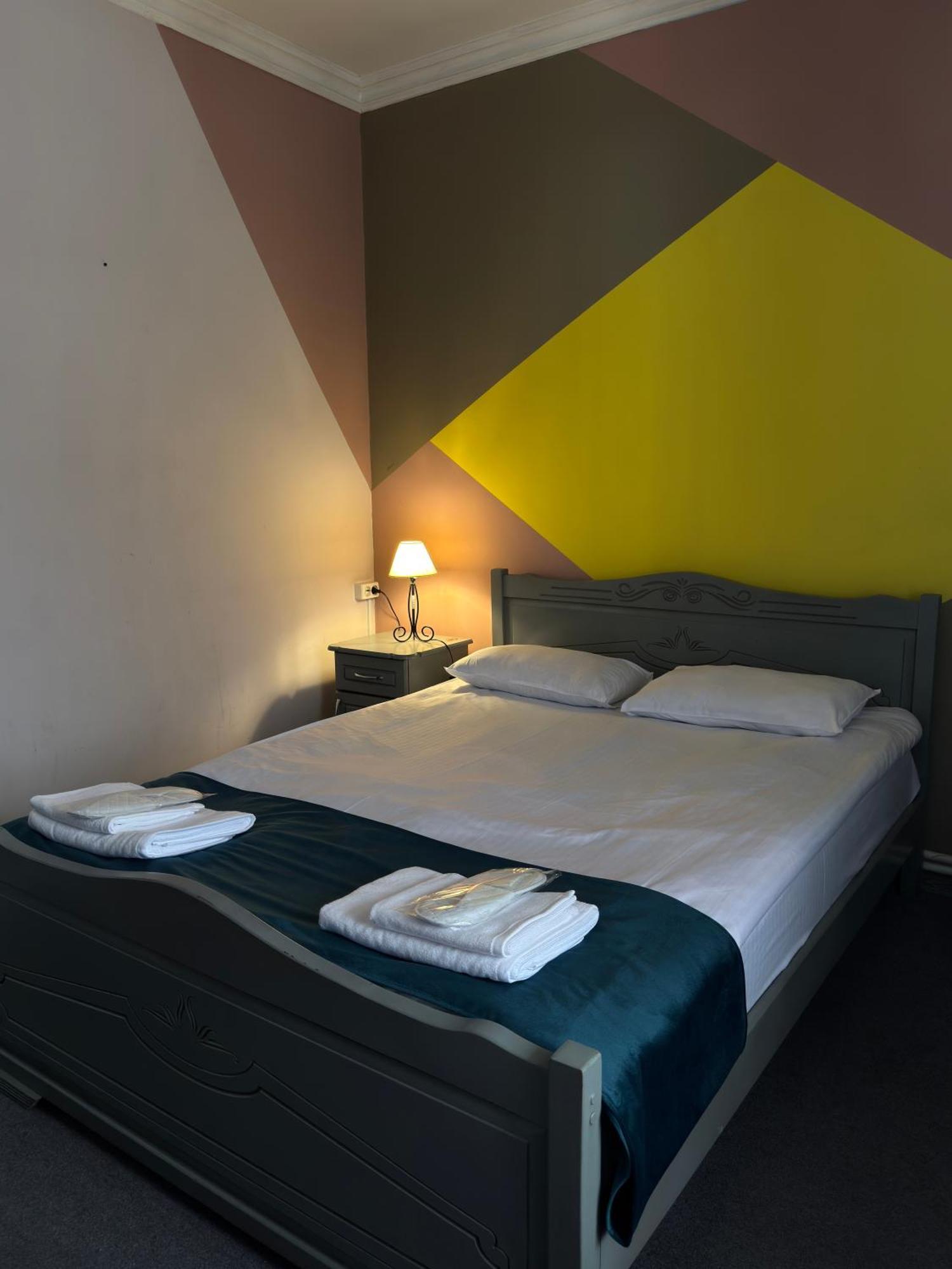 Paxlava Guesthouse & Restaurant Dilidzjan Buitenkant foto